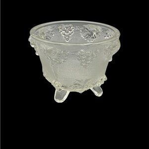 Elegant Clear Crystal Dish with Grapes & Leaves Design